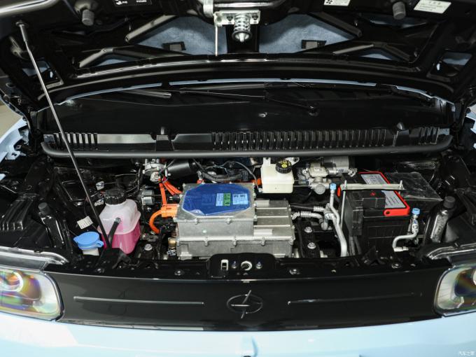 U2電気自動車135km/H LHD 80/160Nm 5のドア5のSeater 6.6kwの前部ドライブ3840×1742×1545mm 0